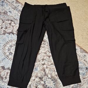NWT GAP Black Cargo Capris